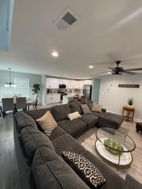 Stay in a new modern townhouse Sleeps 10
